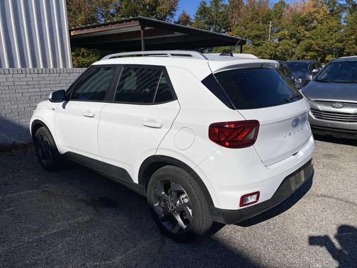 2024 Hyundai VENUE SEL