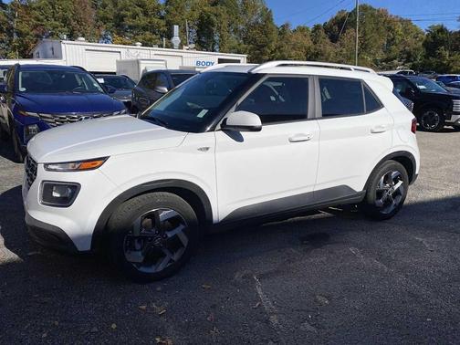 2024 Hyundai VENUE SEL