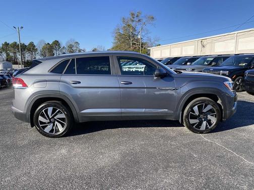 2024 Volkswagen Atlas Cross Sport 2.0T SE w/Technology
