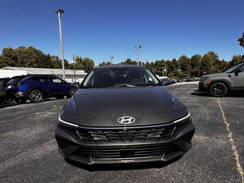 2025 Hyundai ELANTRA SEL