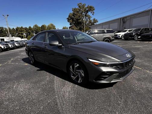 2025 Hyundai ELANTRA SEL