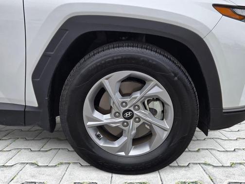 Quartz White 2022 Hyundai TUCSON SEL