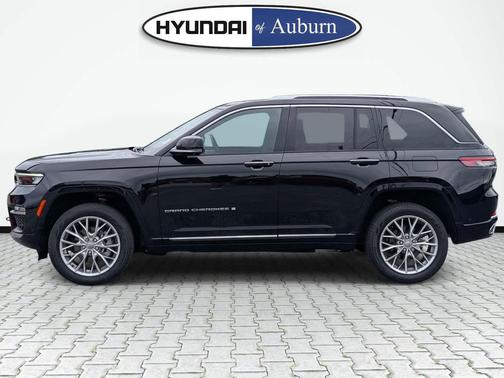 Diamond Black Crystal Pearlcoat 2023 Jeep Grand Cherokee Summit