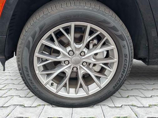 Diamond Black Crystal Pearlcoat 2023 Jeep Grand Cherokee Summit