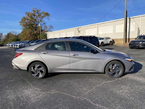 2025 Hyundai ELANTRA HEV SEL Sport