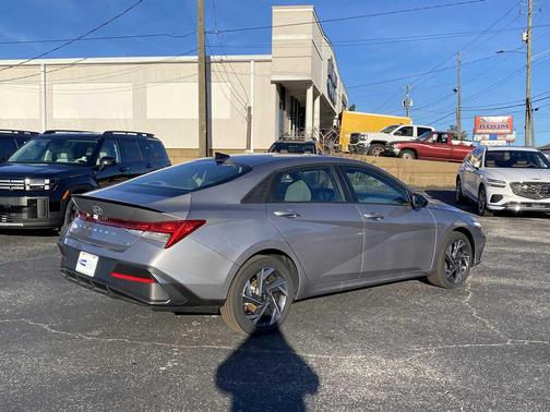 2025 Hyundai ELANTRA HEV SEL Sport