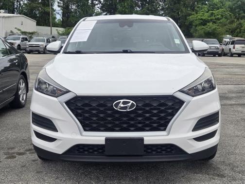 Dazzling White 2019 Hyundai TUCSON SE