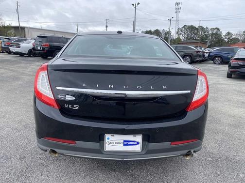 2016 Lincoln MKS Base