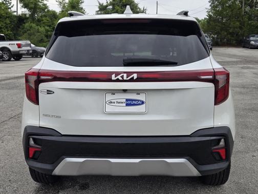Snow White Pearl 2024 Kia Seltos EX