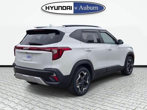 Snow White Pearl 2024 Kia Seltos EX