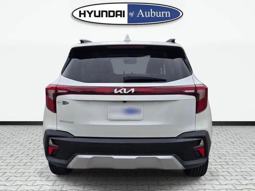 Snow White Pearl 2024 Kia Seltos EX