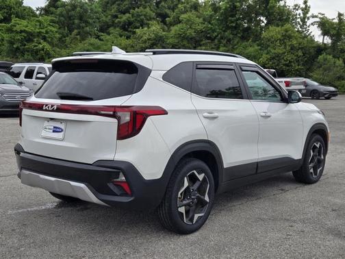 Snow White Pearl 2024 Kia Seltos EX
