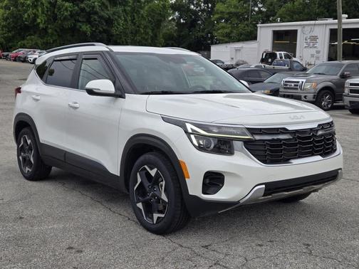 Snow White Pearl 2024 Kia Seltos EX