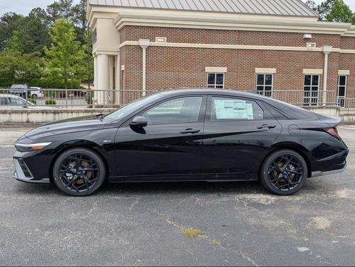 Abyss Black 2026 Hyundai ELANTRA SE