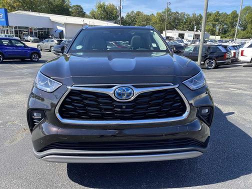 2022 Toyota Highlander Hybrid Platinum