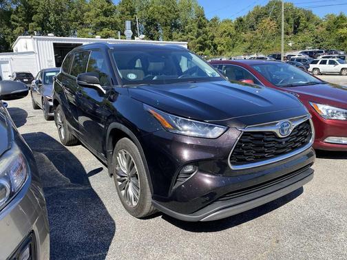 2022 Toyota Highlander Hybrid Platinum