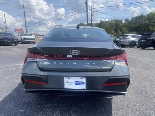 2025 Hyundai ELANTRA Limited