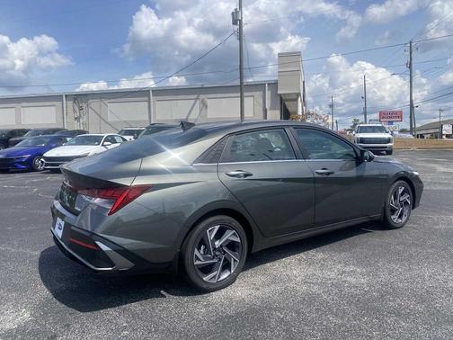 2025 Hyundai ELANTRA Limited