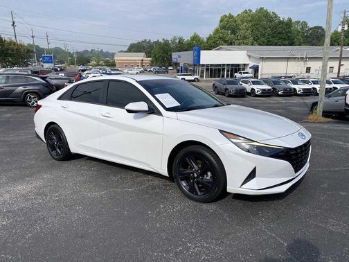 Quartz White 2022 Hyundai ELANTRA SEL