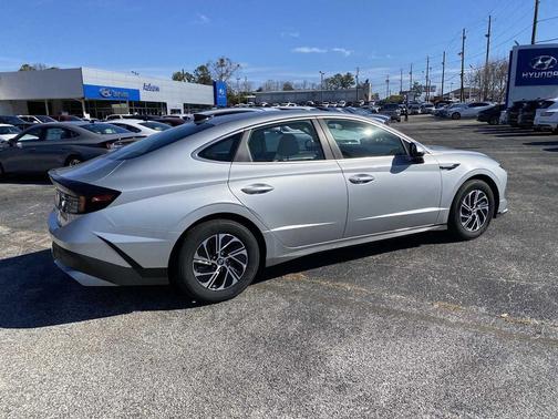 2026 Hyundai SONATA Hybrid Base