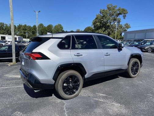 2022 Toyota RAV4 Hybrid SE