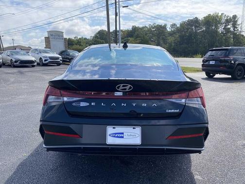 2025 Hyundai ELANTRA Limited