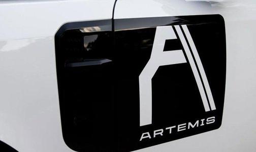 Fuji White 2025 Land Rover Defender 110 P500 X-Dynamic SE