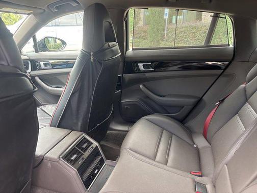 2019 Porsche Panamera RWD