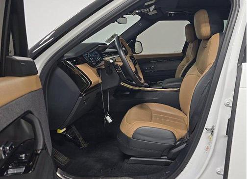Fuji White 2025 Land Rover Range Rover Sport SE