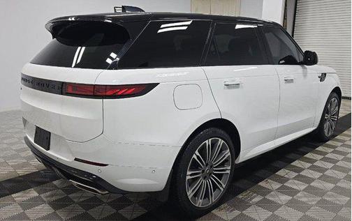 Fuji White 2025 Land Rover Range Rover Sport SE