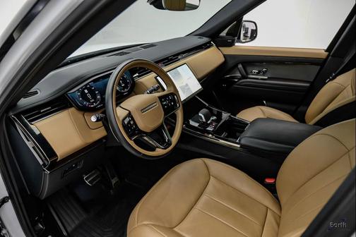 Fuji White 2025 Land Rover Range Rover Sport SE