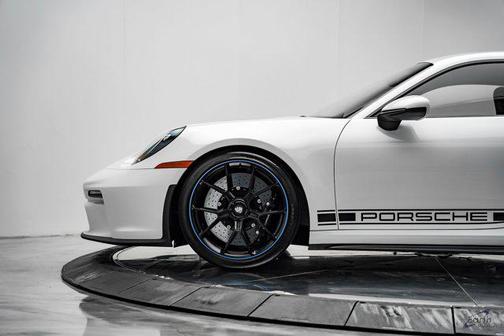 2022 Porsche 911 GT3 w/Touring Package