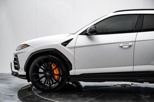 2022 Lamborghini Urus Graphite Capsule