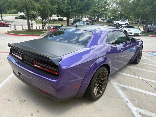 Plum Crazy Pearlcoat 2023 Dodge Challenger SRT Hellcat