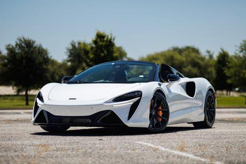 2025 McLaren Artura Performance