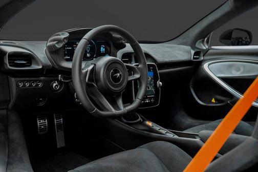 2025 McLaren Artura Performance