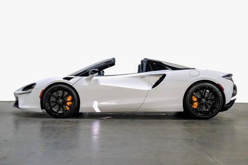 2025 McLaren Artura Performance