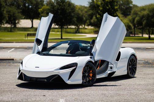2025 McLaren Artura Performance