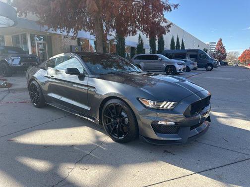2016 Ford Shelby GT350 Base