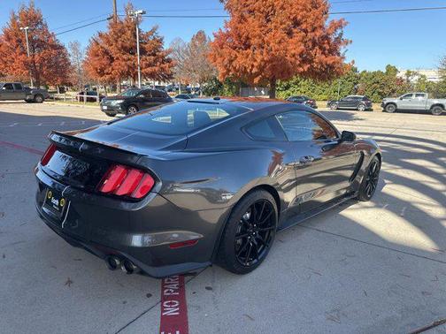 2016 Ford Shelby GT350 Base