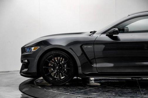 2016 Ford Shelby GT350 Base