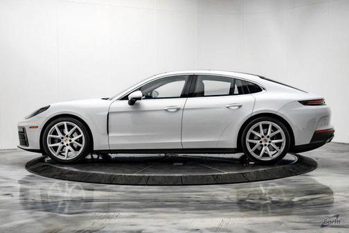 2025 Porsche Panamera Premium Package 21' Sport Design Wheels