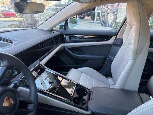 2025 Porsche Panamera Premium Package 21' Sport Design Wheels