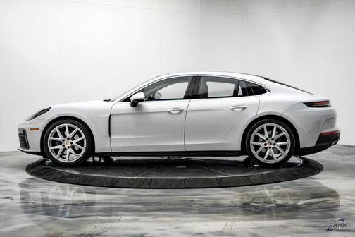 2025 Porsche Panamera Premium Package 21' Sport Design Wheels