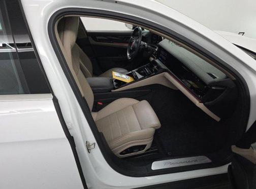 2025 Porsche Panamera Premium Package 21' Sport Design Wheels