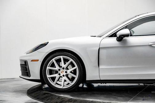 2025 Porsche Panamera Premium Package 21' Sport Design Wheels