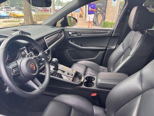 2024 Porsche Macan Base