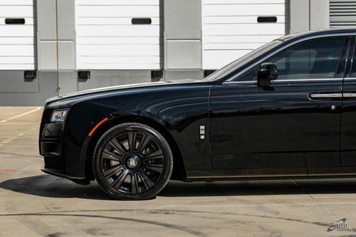 2022 Rolls-Royce Ghost SHOOTING STAR HEADLINER LOUNGE SEATING PICNIC TABLES