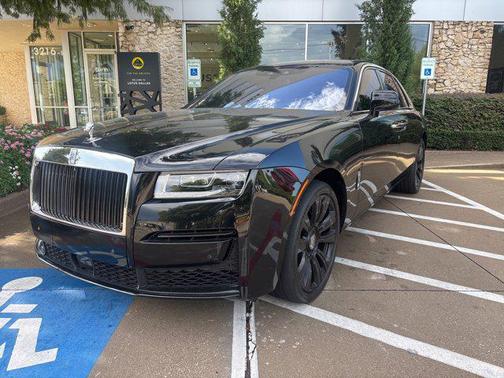 2022 Rolls-Royce Ghost SHOOTING STAR HEADLINER LOUNGE SEATING PICNIC TABLES