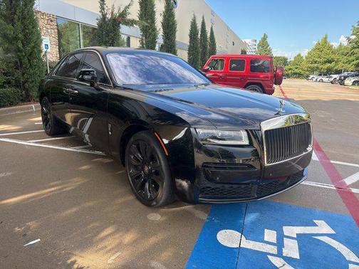2022 Rolls-Royce Ghost SHOOTING STAR HEADLINER LOUNGE SEATING PICNIC TABLES